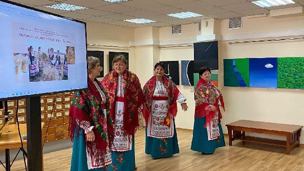 В Центральной библиотеке Крыма прошел фестиваль украинской культуры «Обжинки»
