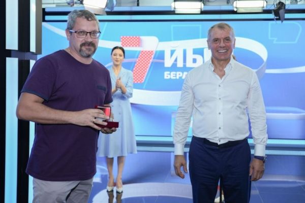 Владимир Константинов поздравил коллектив телеканала «Миллет» с годовщиной основания