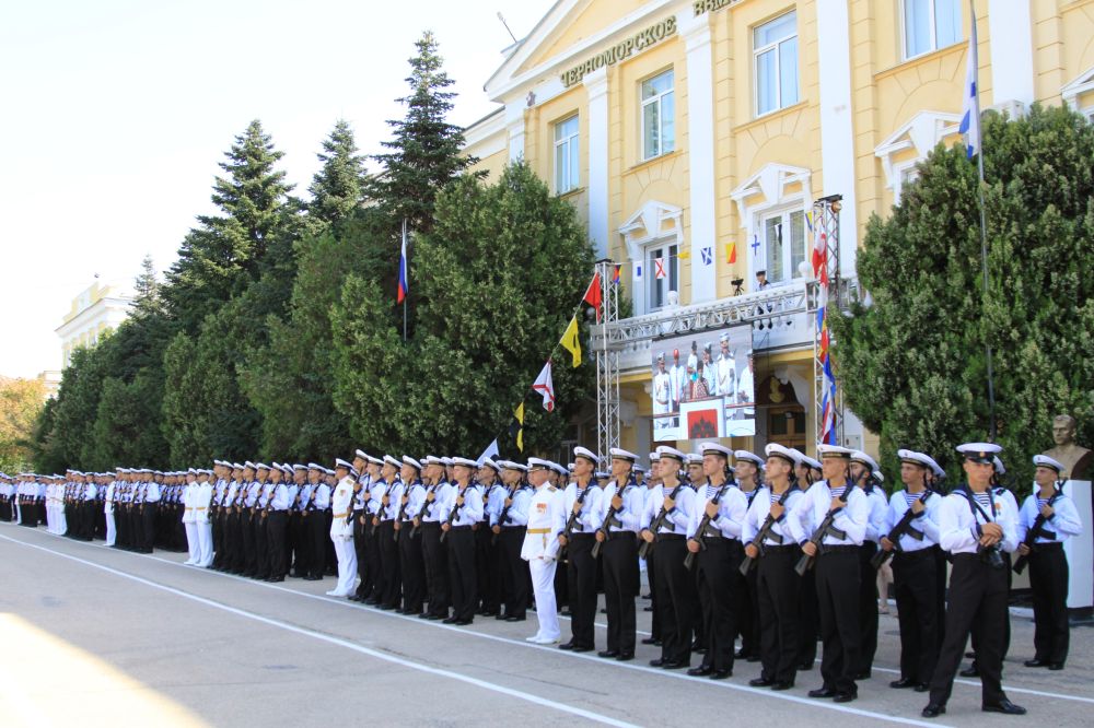 Черноморское высшее военно-морское училище стало дважды орденоносным