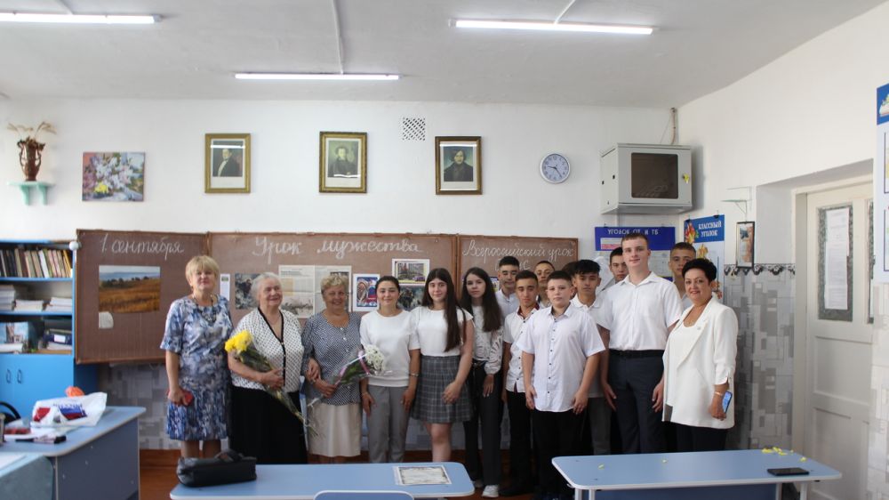 Элжур урожайновская школа им к в варлыгина. Элжур укромновская школа. Элжур урожайновская школа им к в варлыгина. Элжур урожайновская школа. 1 сентября 2015 года урожайновская школа.