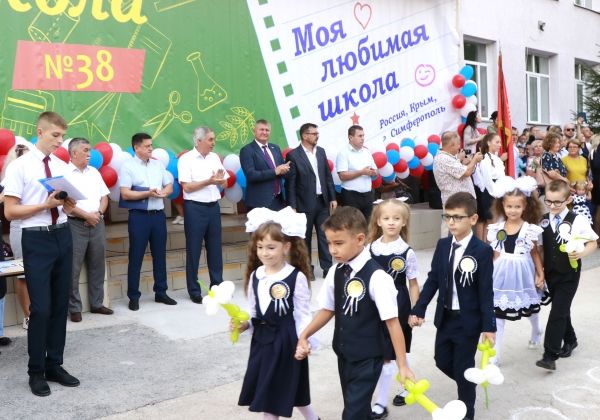 Эдип Гафаров: День знаний — начало яркого жизненного пути для школьников