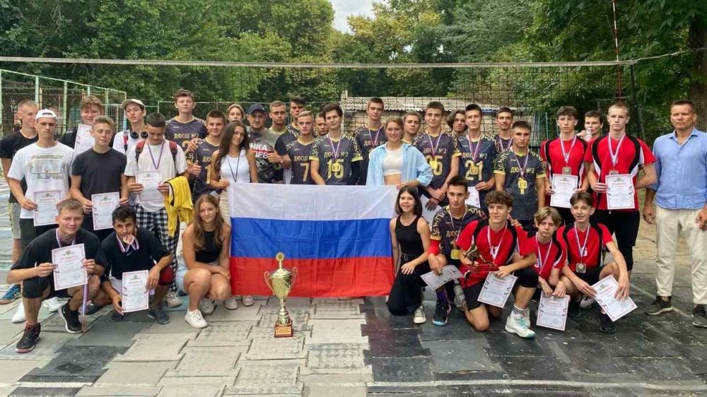 В Симферополе завершился первый этап турнира по волейболу среди юношей