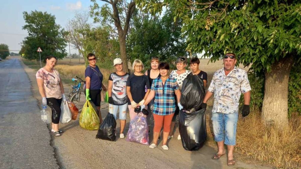 Погода красноперекопск рисовое. Красноперекопский районный. Уборка общественных территорий. Участие в благоустройстве сельское фото. Красноперекопск Крым.