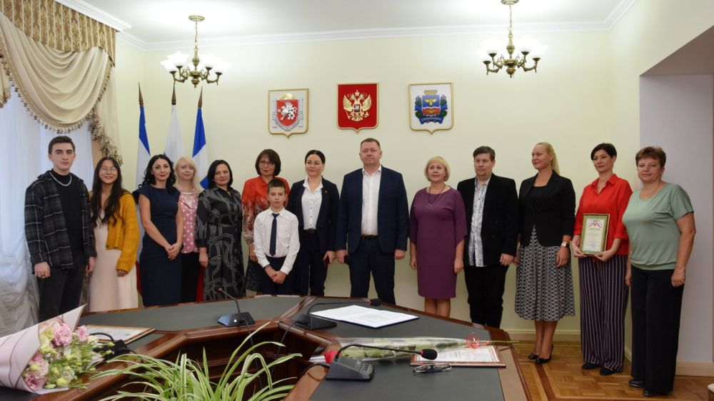 Михаил Афанасьев поздравил финансистов администрации Симферополя