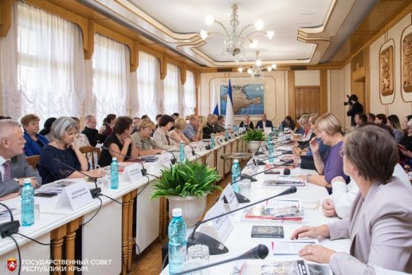 Изучение Крымской войны в рамках школьной программы обсудили на круглом столе в крымском парламенте