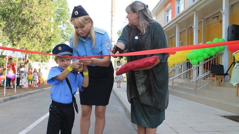 В Евпатории полицейские приняли участие в торжественном открытии автогородка