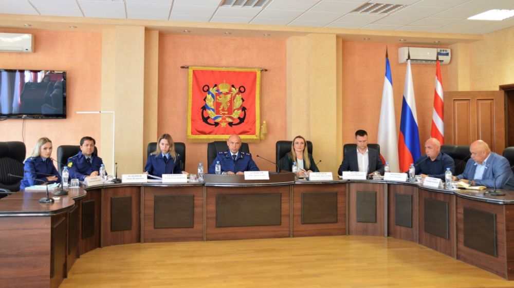 Прокурор Республики Крым и бизнес-омбудсмен провели выездную рабочую встречу с предпринимателями Керчи