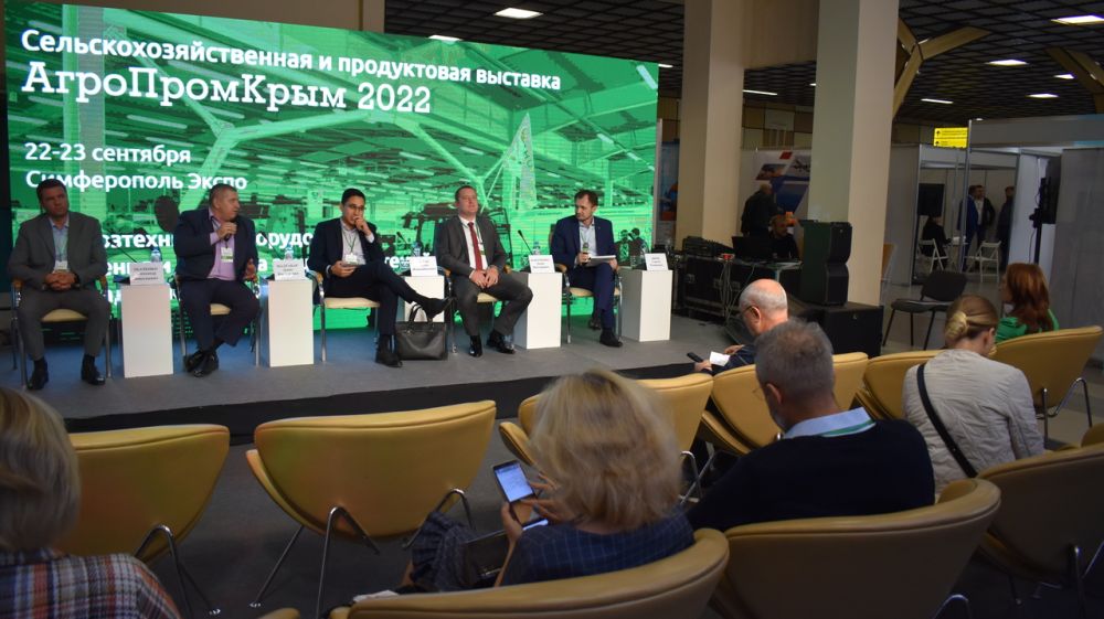 Представители Минпрома Крыма приняли участие в открытии выставки «АгроПромКрым 2022»