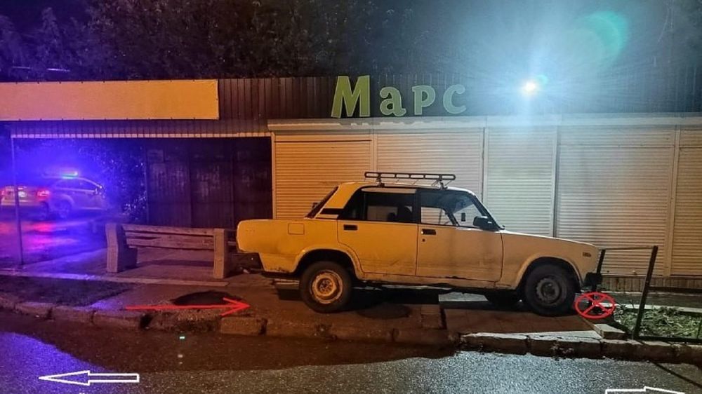 В Севастополе пьяный водитель сбил двух девочек-подростков на тротуаре