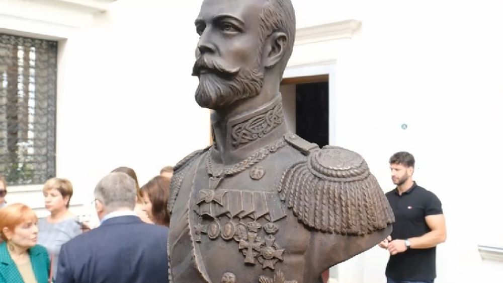 В Ливадийский дворец вернули копию бюста императора Николая II, найденного со следами от пуль в 1994 году