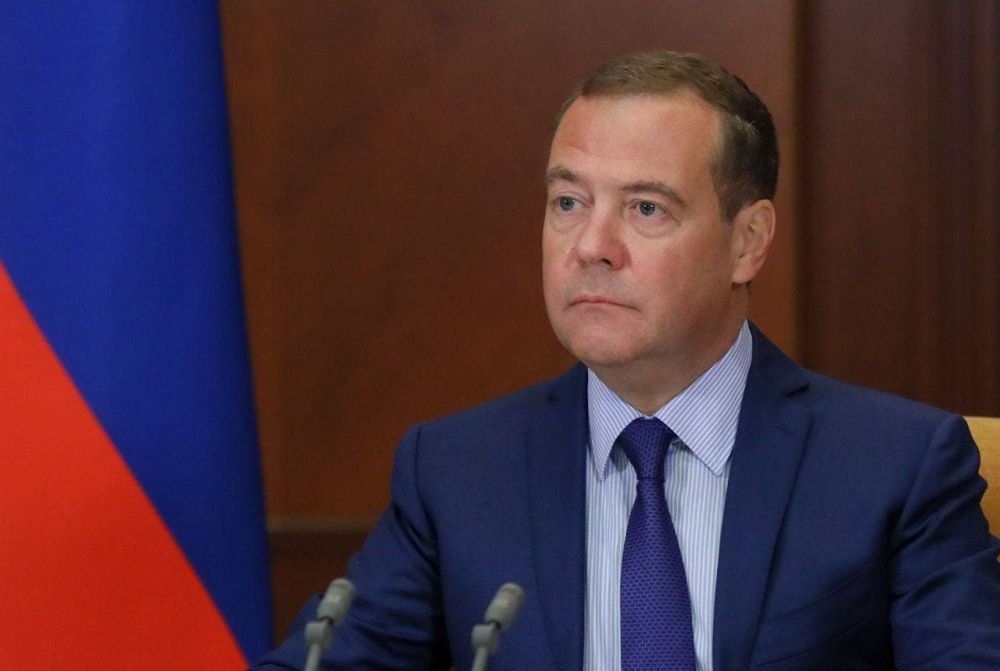 Медведев заявил, что Россия вправе применить ядерное оружие, если это будет необходимо
