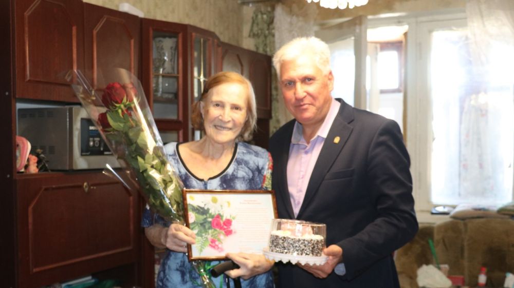 Елене Михайловне Ахундовой исполнилось 96 лет
