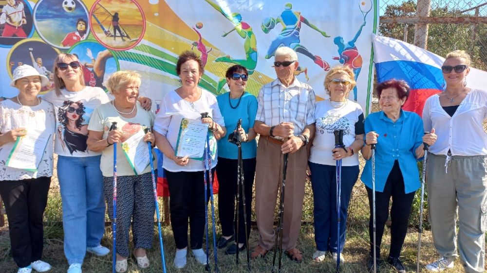 «Серебряные» волонтёры центра социального обслуживания Ленинского района приняли участие в «Северной ходьбе»