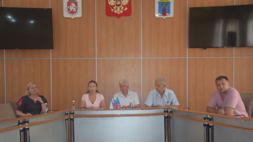 25 августа начальник Инспекции Элина Акулова провела встречу с Председателями Советов МКД г. Феодосия