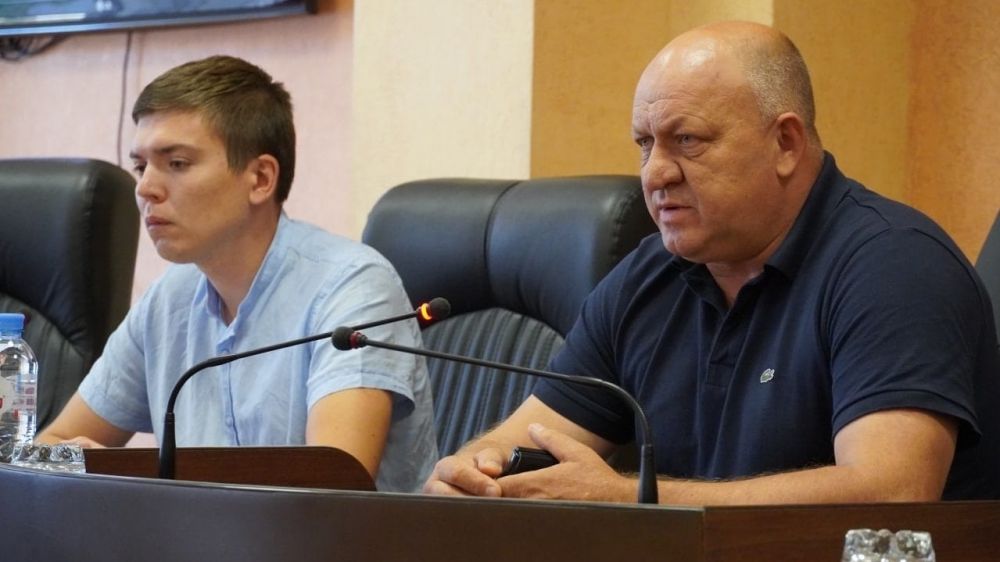 Глава администрации Святослав БРУСАКОВ провёл рабочее совещание с предпринимателями, ведущими свою деятельность по ул. Борзенко
