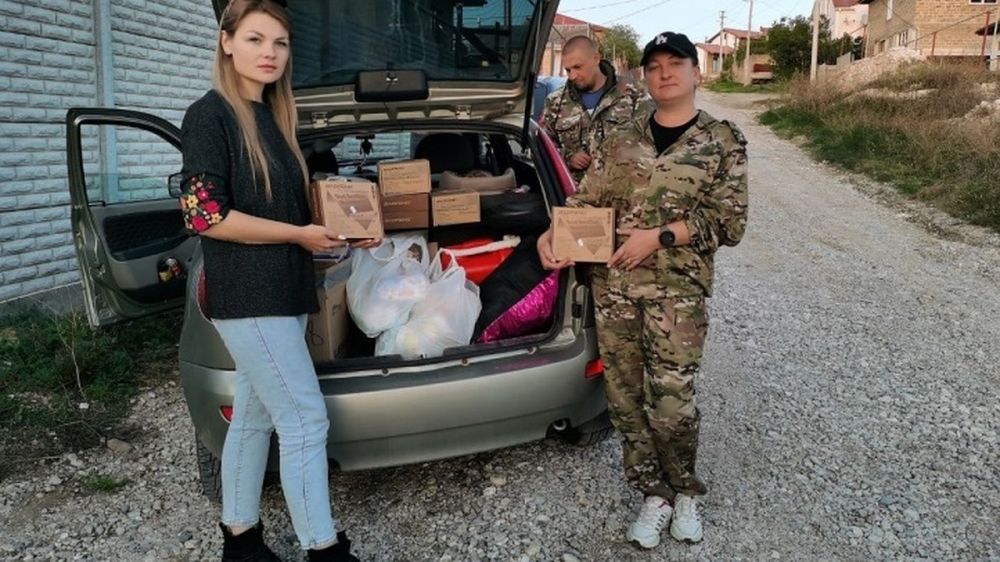 Просят одежду и энергетики: крымчанка каждую неделю собирает посылки для участников спецоперации