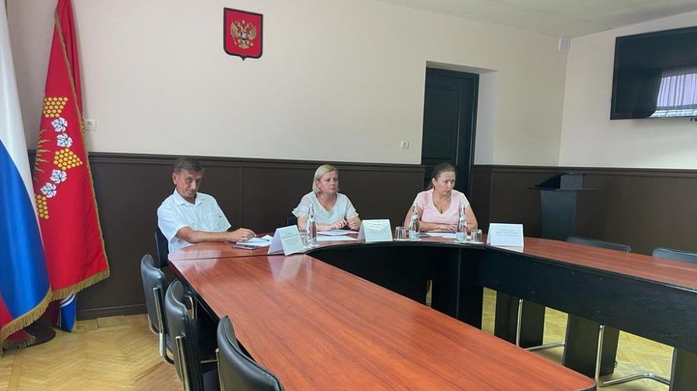 1 сентября начальник Инспекции Элина Акулова провела встречу с Председателями Советов МКД г. Судак