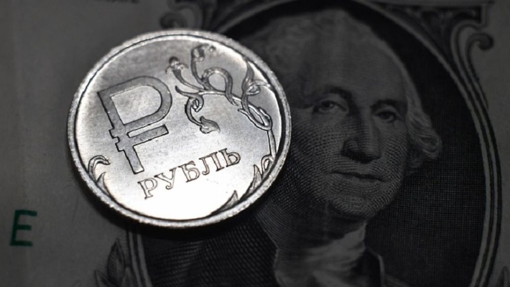 «Доллар уже никому не нужен»: экономист из Крыма объяснил, как повлияет на валютный рынок принятие новых субъектов в состав России