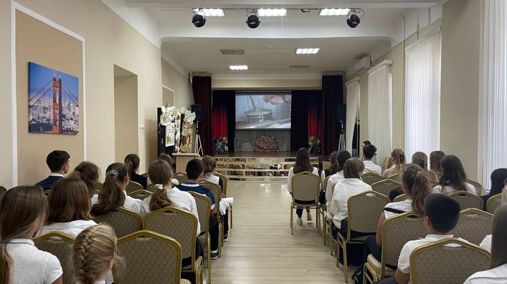 Более 8 тысяч крымских школьников побывали на премьере первого профориентационного сериала в России