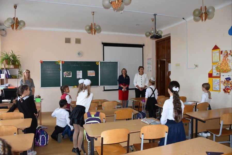 «Разговоры о важном» в севастопольских школах сегодня посвятили Дню Учителя