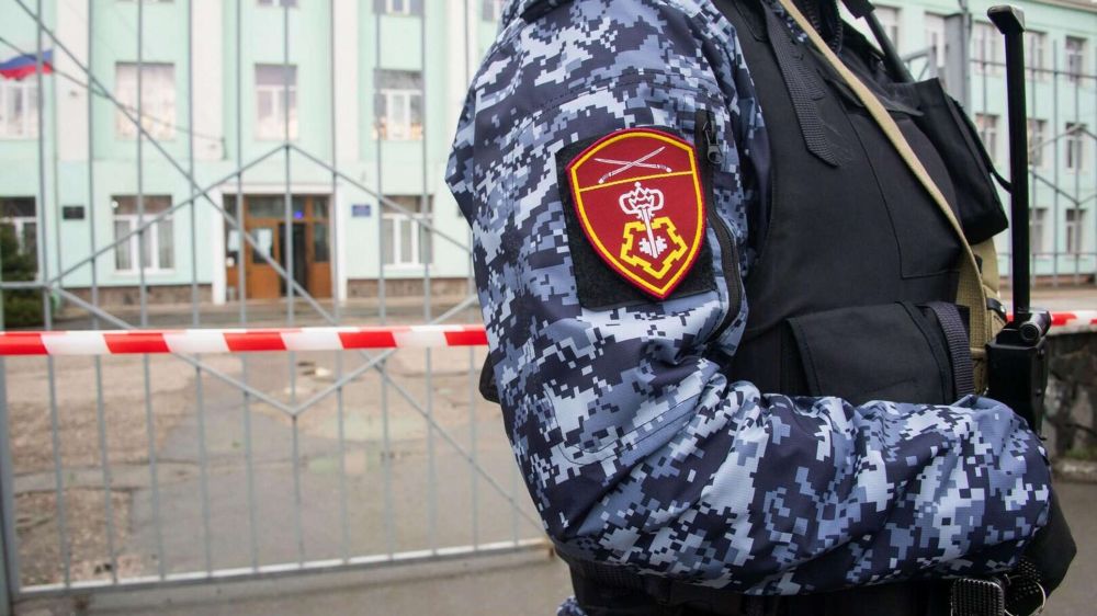 Патрушев потребовал усилить меры безопасности в учебных заведениях Крыма
