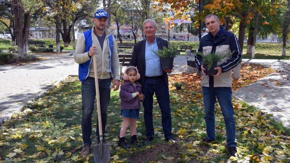 Бахчисарай принял участие во Всекрымской экологической акции «Посади свое дерево жизни!»