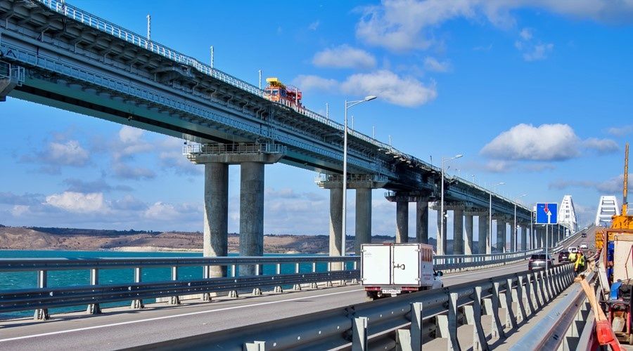 Khusnullin tiene la intención de acelerar la restauración de la parte ferroviaria del puente de Crimea