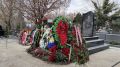 Много цветов и венки от администрации президента: как выглядит могила Кирилла Стремоусова в Симферополе