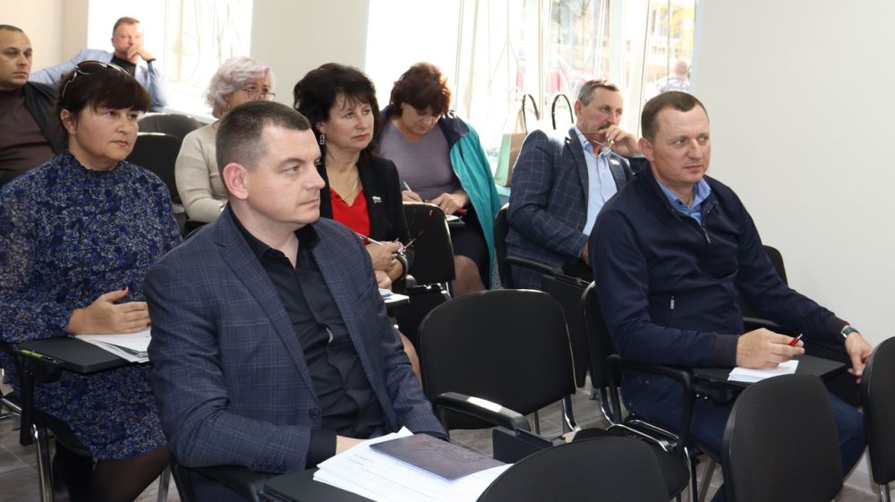 В Сакском районе состоялся семинар для муниципальных образований района по практическим аспектам участия в республиканском конкурсном отборе проектов инициативного бюджетирования в 2023 году.