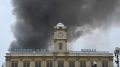 В центре Москвы горит склад, спасатели эвакуируют людей