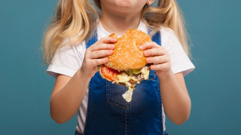 Ожирение в детском возрасте повышает риск возникновения ряда опасных осложнений