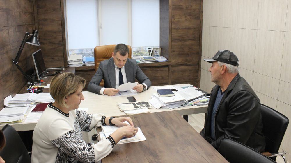 Первый заместитель главы администрации Сакского района Сергей Колганов провёл приём граждан