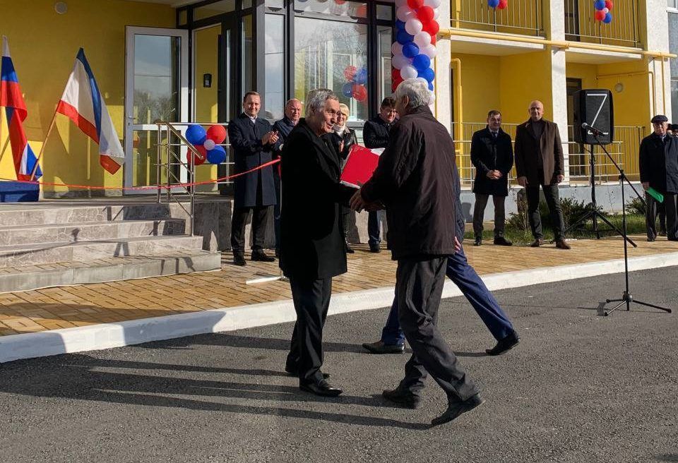 В Сакском районе вручили ключи от новых квартир гражданам из числа реабилитированных народов