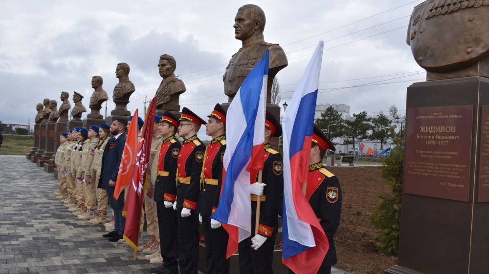 На Аллеи Славы Героев в Красноперекопском районе прошли торжественные мероприятия
