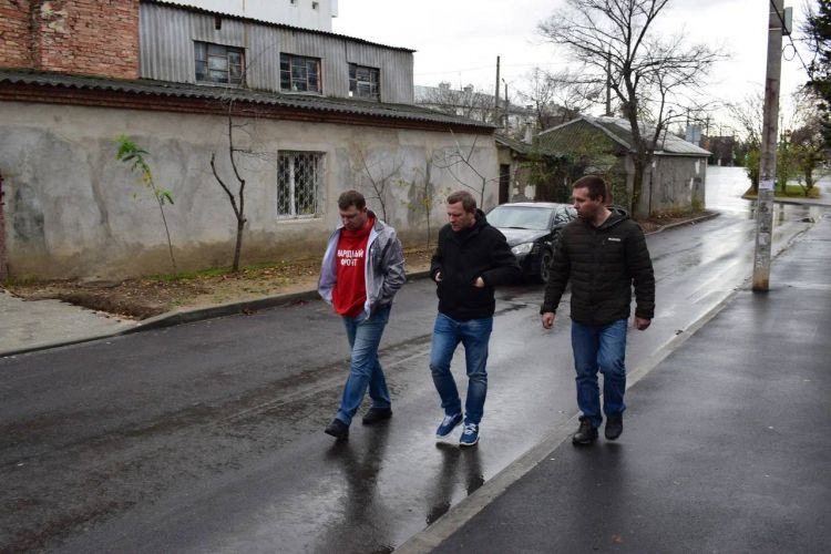 Активисты ОНФ проверили качество ремонтных работ на дорогах в Нахимовском районе