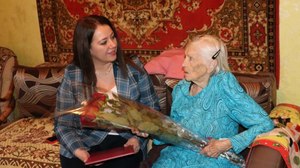 Администрация города Феодосии поздравляет Лидию Васильевну Степанову с 95-летием!