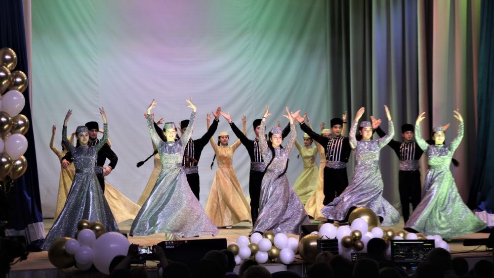 Большой праздник по случаю 30-летия со дня основания народного крымскотатарского танцевального ансамбля «Авдет»  состоялся сегодня в РДК