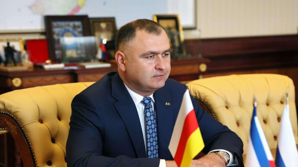 В Крым с рабочим визитом прибыл президент Южной Осетии