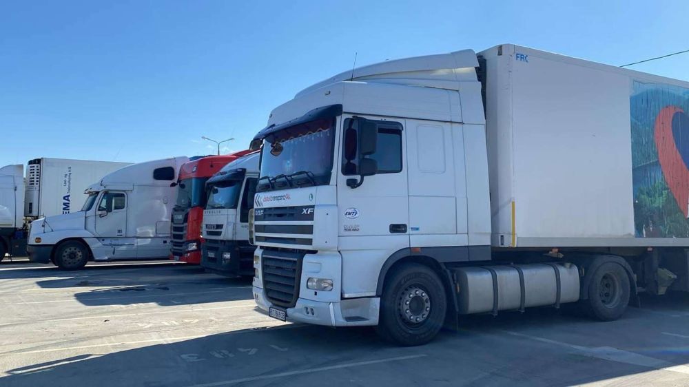 Переправы из Крыма ожидают около 500 грузовиков