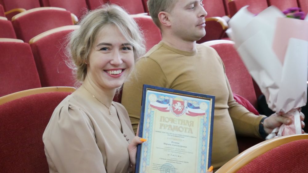 30 ноября в администрации Черноморского района торжественно наградили победителя конкурса «Лучший специалист по охране труда в Республике Крым»