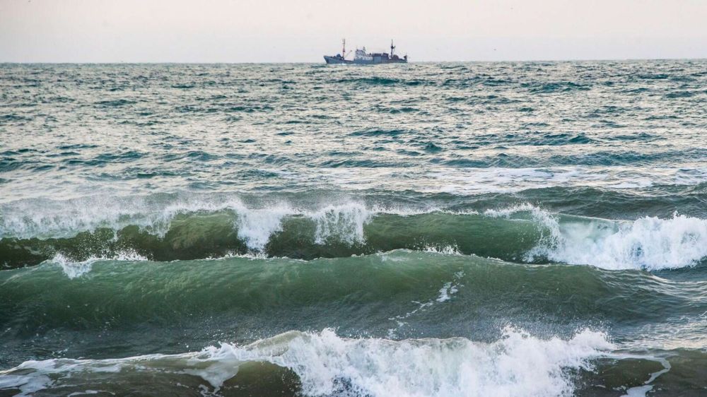 Метровые волны и ветер: ситуация на Керченской переправе