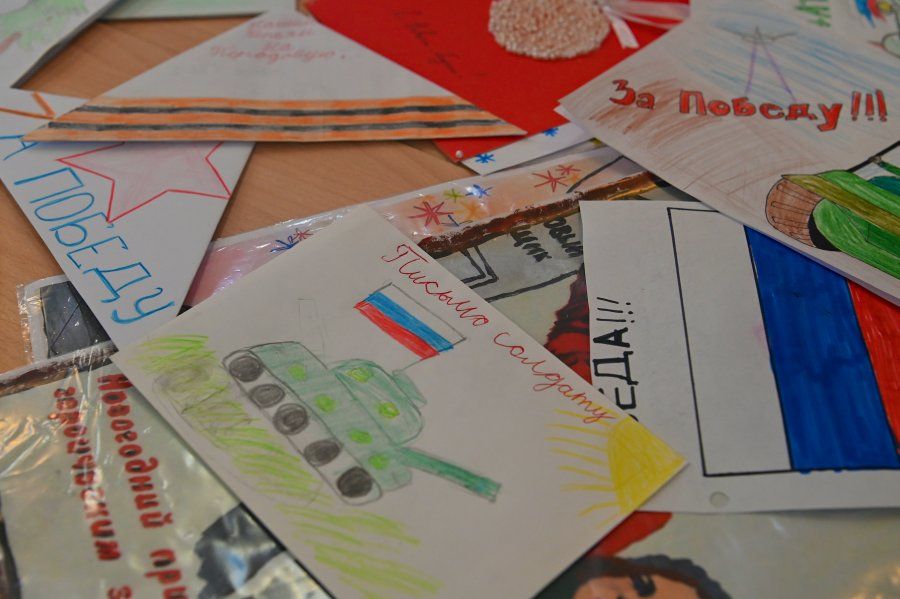 Школьники подготовили фронтовые открытки для участников спецоперации