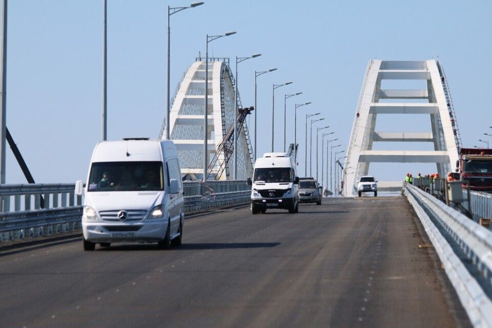 Автомобильная часть Крымского моста полностью открыта для движения