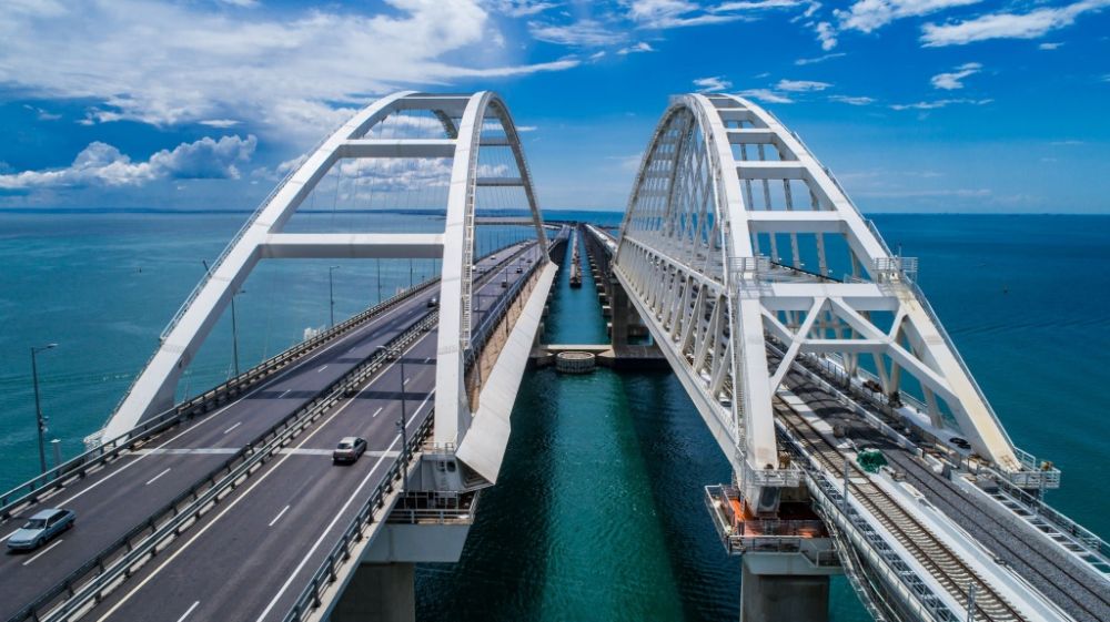 Ремонт левой автодорожной части Крымского моста завершится в марте