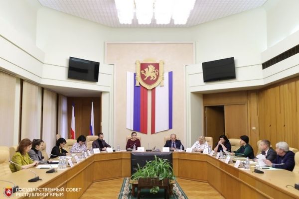 Лицензирование медкабинетов в крымских образовательных учреждениях обсудили на совместном заседании профильных парламентских комитетов
