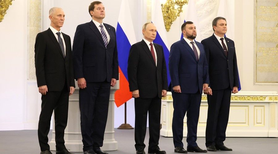 Путин наградил руководителей новых регионов России