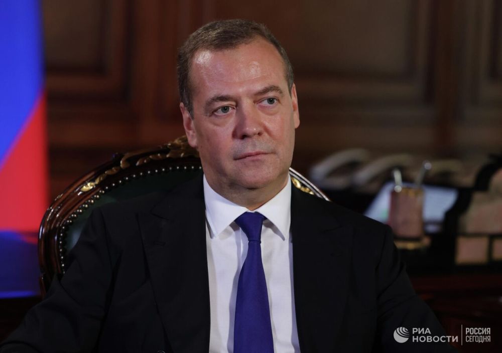 Угроза ядерной войны и переговоры с Киевом: Медведев подвел итоги года