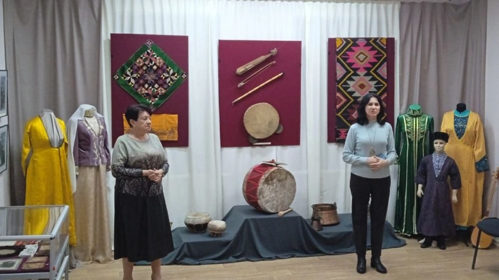 При поддержке Минкульта Крыма представлена выставка «Диалог культур»