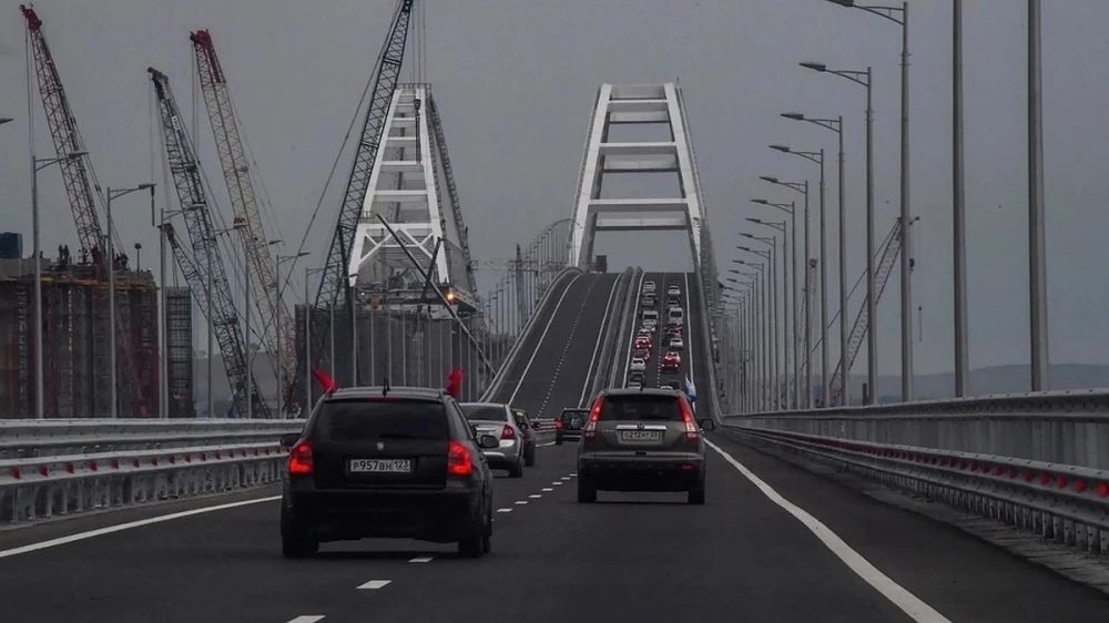 Трехкилометровая пробка на Крымском мосту рассосалась