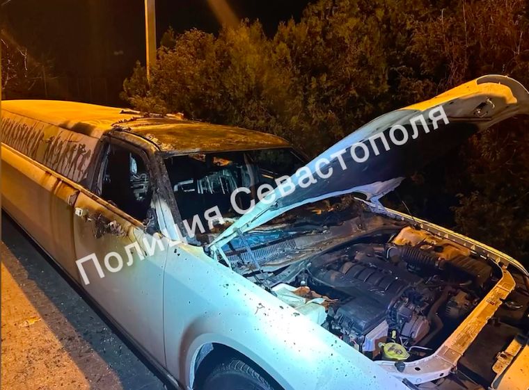 В Севастополе ночью сгорел лимузин